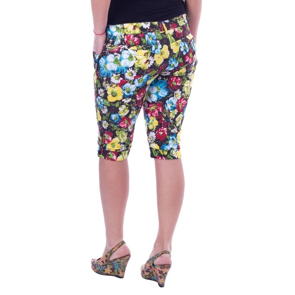 Women Capri Shorts, CP-1309, Field Flowers Print - Picture 4 of 4